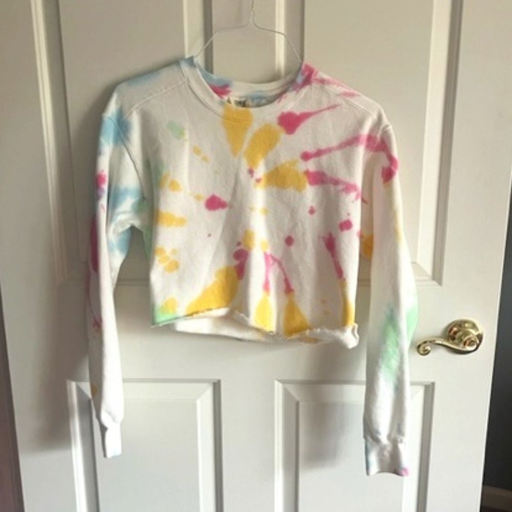 CROPPED TIE DYE SWEATSHIRT